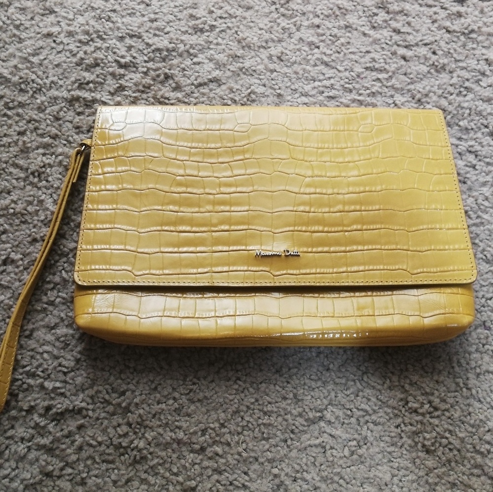💙 Yellow leather clutch